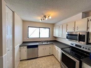 14212-14114 114 St NW in Edmonton, AB - Building Photo - Building Photo