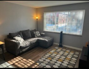 5825 Sunshine Dr in St. Louis, MO - Foto de edificio - Building Photo