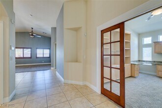 2255 Double Tree Ave in Henderson, NV - Foto de edificio - Building Photo