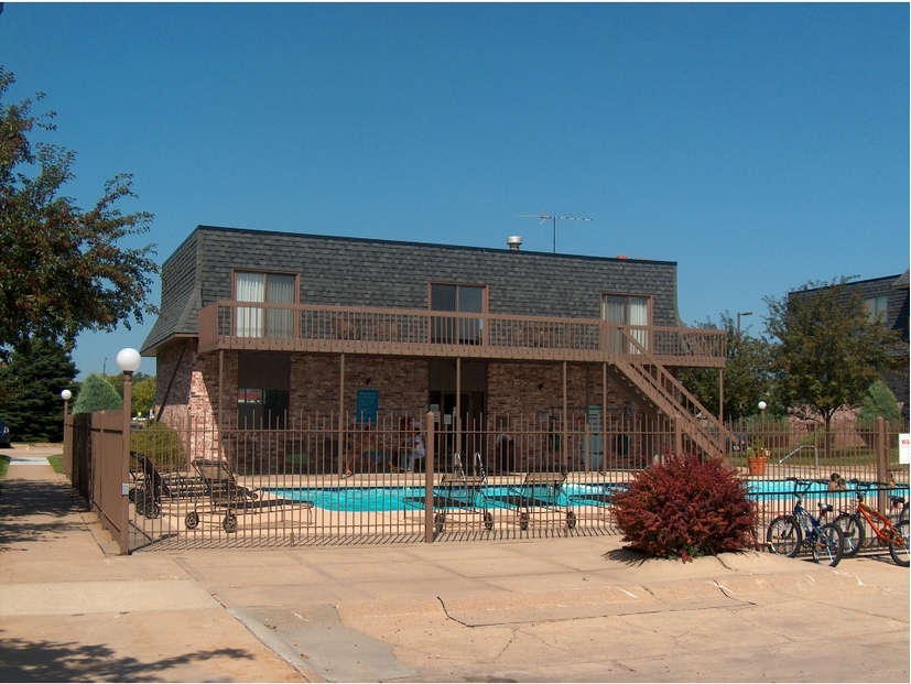 Bellwood Square Apartments in Grand Island, NE - Foto de edificio