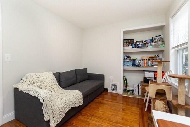 746 Broadway, Unit #2 in Somerville, MA - Building Photo - Building Photo