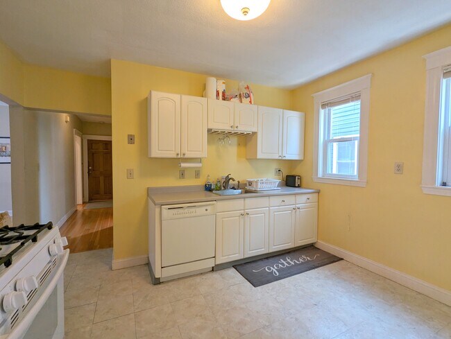 79 Conwell Ave in Somerville, MA - Foto de edificio - Building Photo