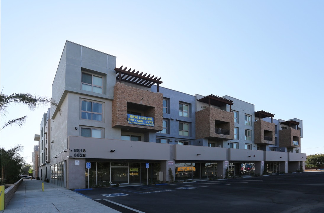 Villa Martelli in Van Nuys, CA - Building Photo