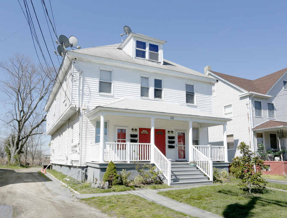 222 Edwards Ave in Long Branch, NJ - Foto de edificio