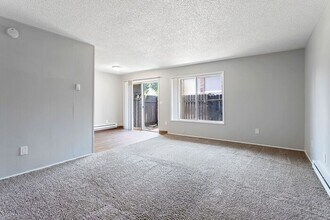 17125 SE Powell Blvd in Portland, OR - Building Photo - Building Photo