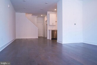141 Stoutsburg Blvd in Pennington, NJ - Building Photo - Building Photo