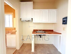 1614 N Kenmore Ave in Los Angeles, CA - Building Photo - Building Photo