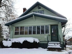 606 E Stewart Ave in Flint, MI - Building Photo