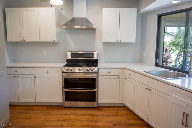 4779 Lakewood Blvd in Naples, FL - Building Photo - Building Photo