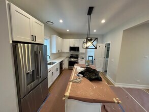 858 N Paulina St, Unit 2 in Chicago, IL - Foto de edificio - Building Photo