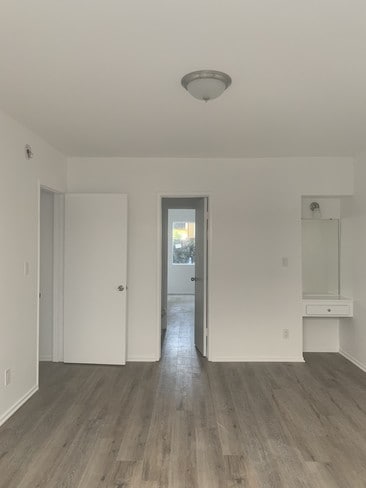 13847 Burbank Blvd, Unit 2 in Los Angeles, CA - Foto de edificio - Building Photo