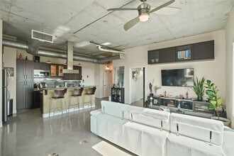 10 SW South River Dr, Unit #PH-I14 in Miami, FL - Foto de edificio - Building Photo