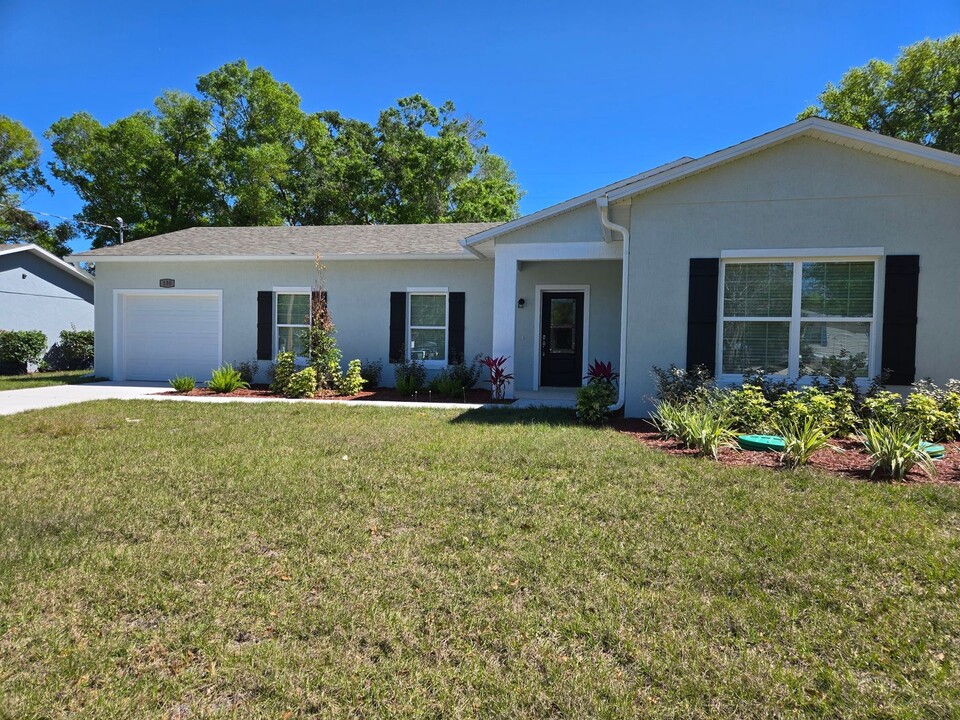 130 Dover Ln in DeLand, FL - Building Photo