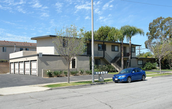 1730 Santa Ana Ave in Costa Mesa, CA - Building Photo - Building Photo