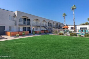 10860 N 85th Ave in Peoria, AZ - Building Photo