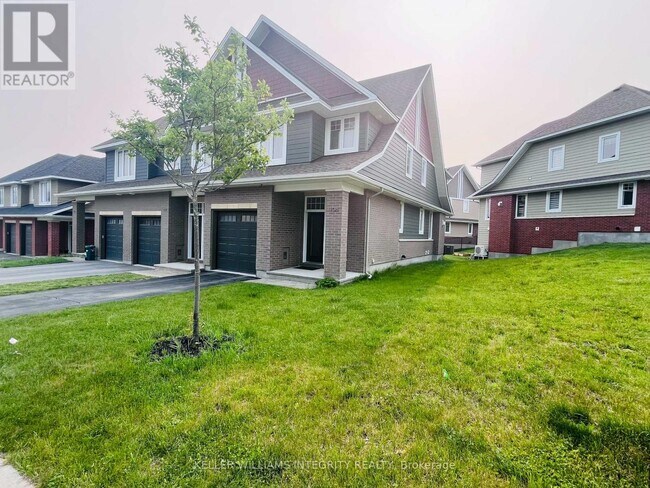 108 Boundstone Way in Ottawa, ON - Building Photo - Building Photo