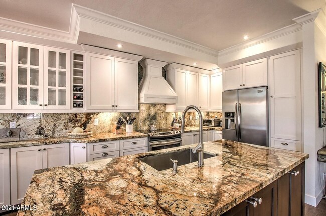 9705 E Mountain View Rd in Scottsdale, AZ - Foto de edificio - Building Photo