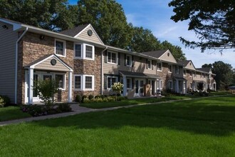 508 Tudor Ln-Unit -508 in Middle Island, NY - Building Photo - Building Photo