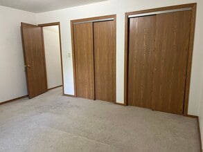 1155 N Indiana St, Unit B in Griffith, IN - Foto de edificio - Building Photo