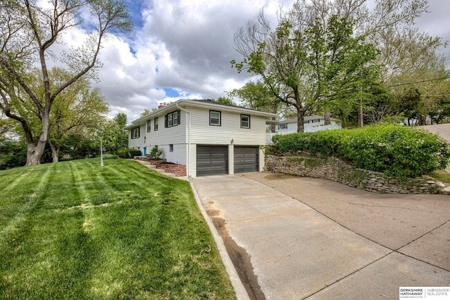 2825 S 106th St in Omaha, NE - Building Photo - Building Photo