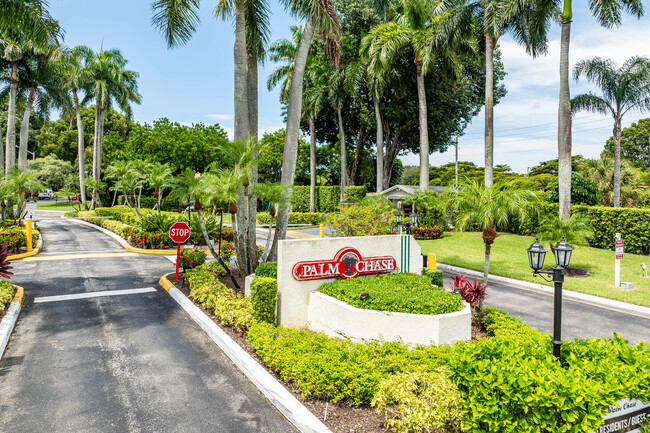 Palm Chase Condominium in Boynton Beach, FL - Foto de edificio - Building Photo