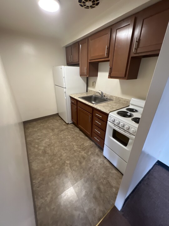 Ellsworth Towers in Pittsburgh, PA - Building Photo