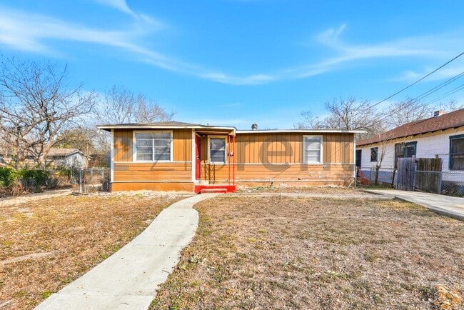 512 S Monumental St in San Antonio, TX - Foto de edificio - Building Photo