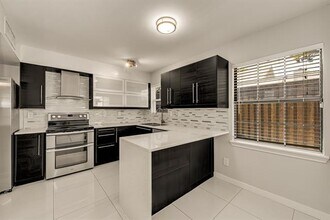 1563 Mccoy St in Dallas, TX - Building Photo - Building Photo