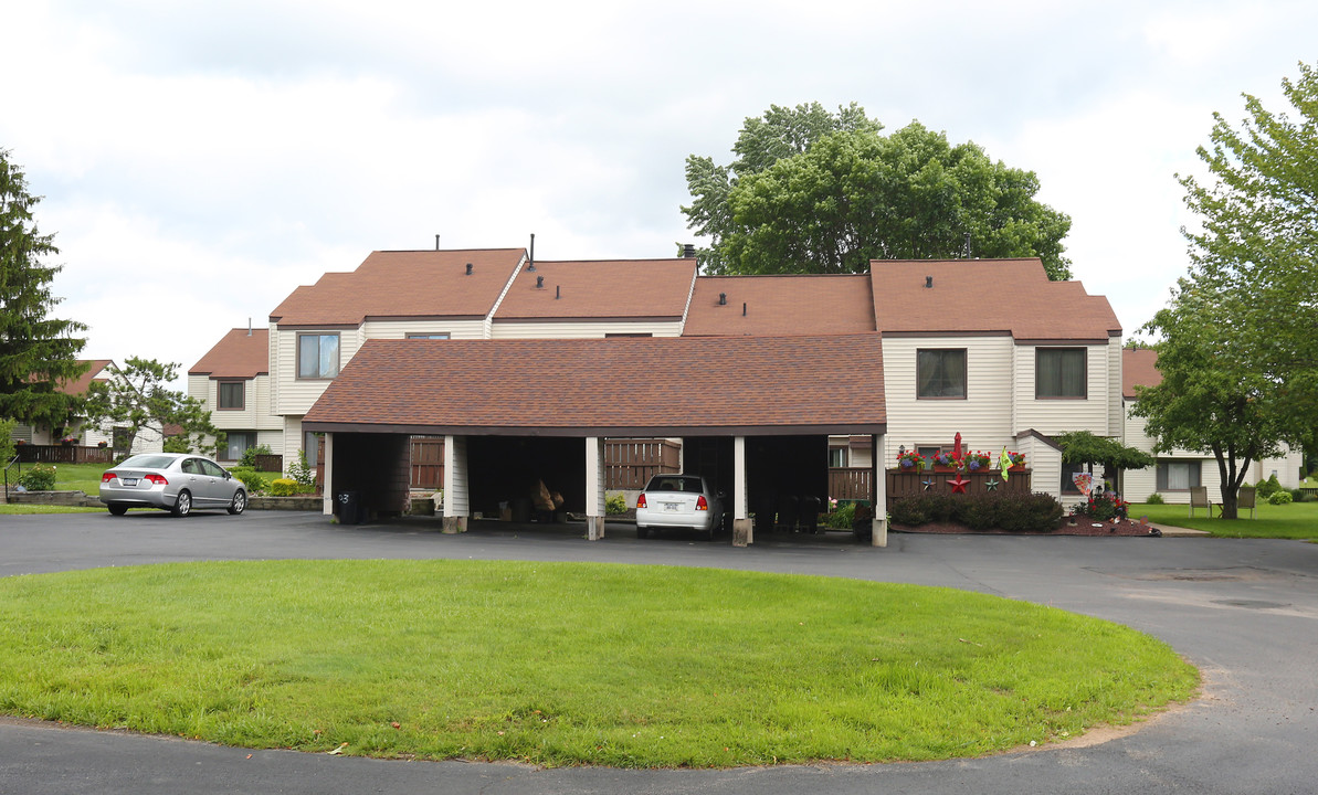 SpringHill Condominium in Camillus, NY - Building Photo