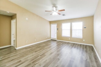 10428 Bradford Way in Yukon, OK - Building Photo - Building Photo