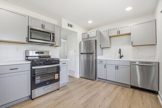 4624 E Indian Trail in Louisville, KY - Building Photo - Building Photo