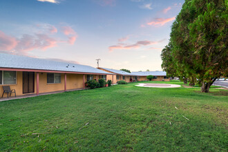 Skycrest Apartments in Phoenix, AZ - Building Photo - Building Photo