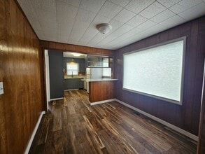 335 SE 8th St in Madras, OR - Building Photo - Building Photo