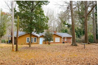 1380 Ivywood Dr in Athens, GA - Building Photo - Building Photo