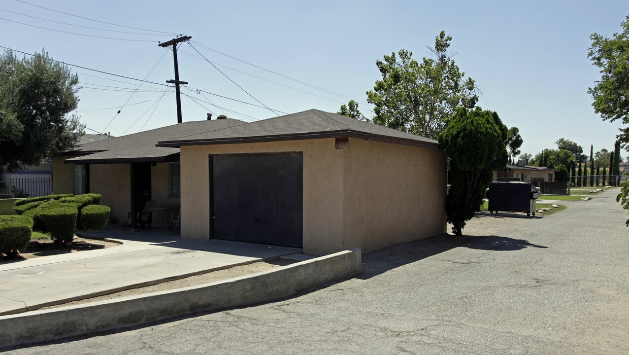 9174 Date St in Fontana, CA - Foto de edificio