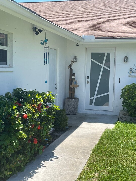 6222 Rodgers Ave in Sarasota, FL - Foto de edificio