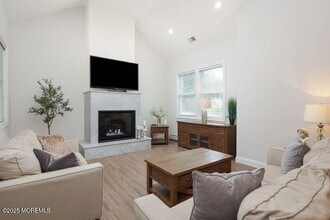 63 Carpenter St in Red Bank, NJ - Building Photo - Building Photo