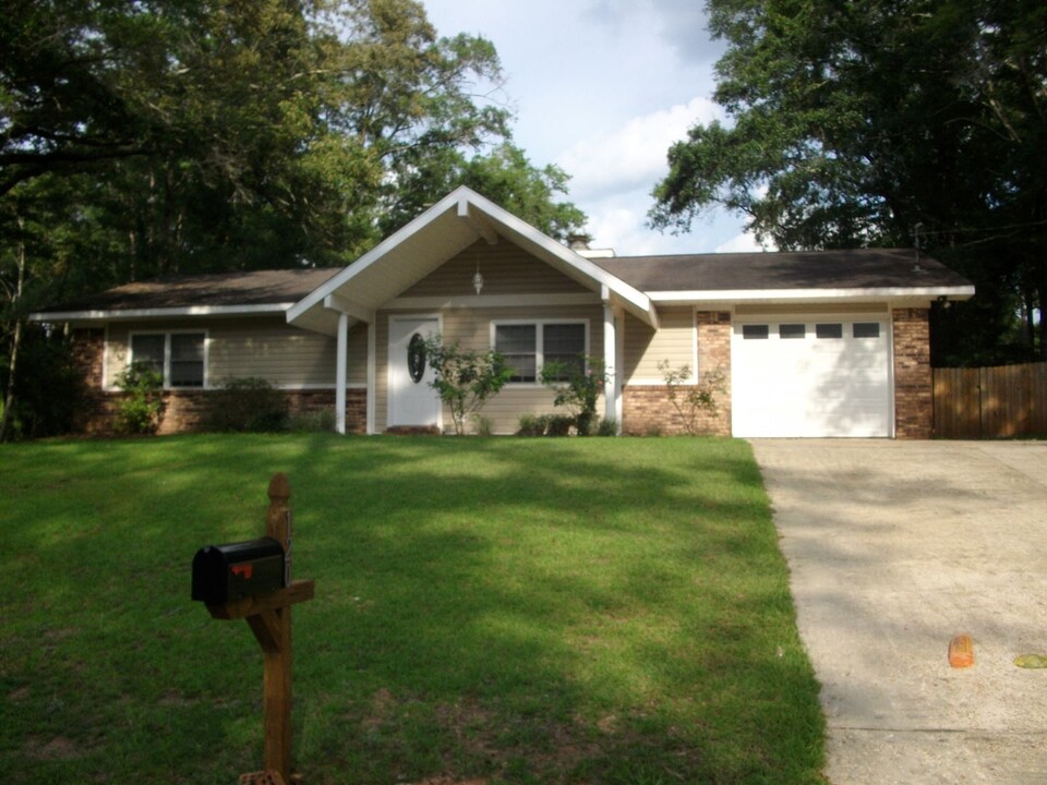 120 Crestview Dr in Enterprise, AL - Building Photo