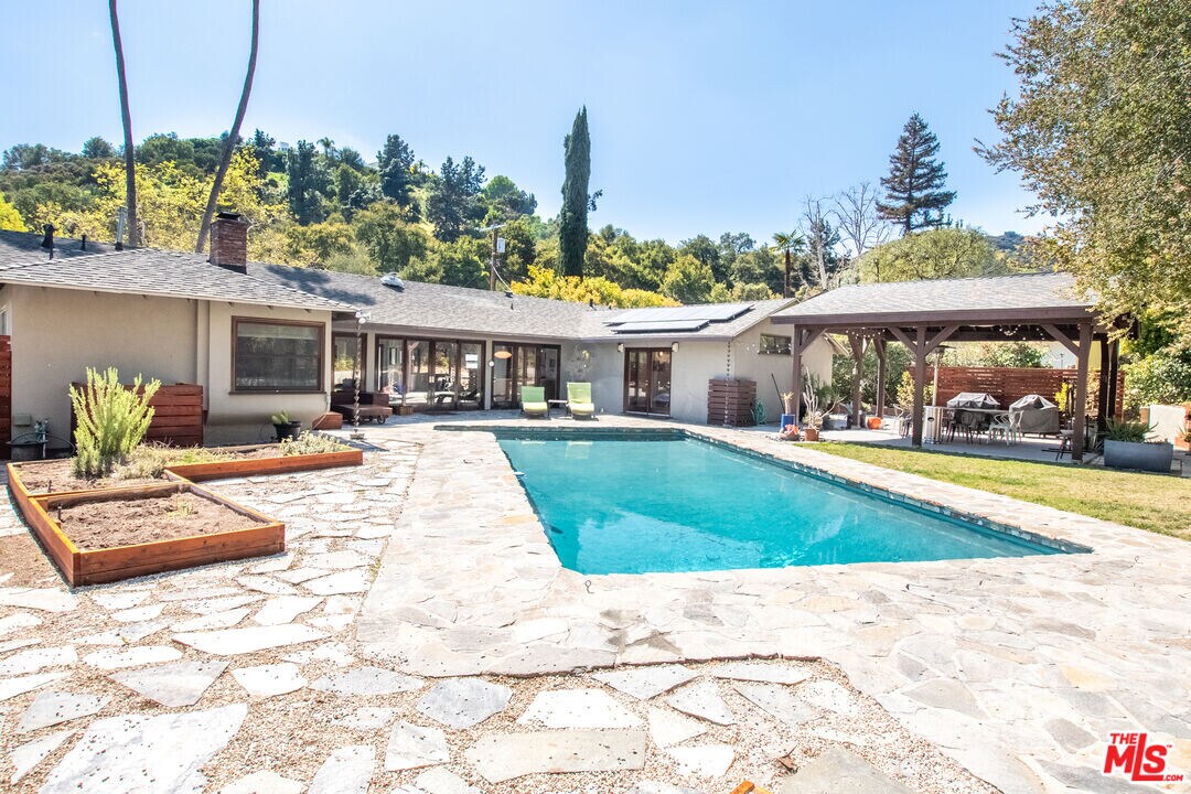 16811 Escalon Dr in Los Angeles, CA - Building Photo