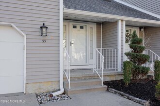 33 Essex Dr in Little Silver, NJ - Building Photo - Building Photo
