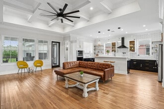 5280 Warrington Dr in New Orleans, LA - Building Photo - Building Photo