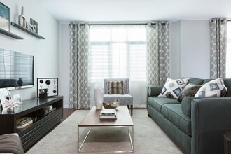 19800 Vallco Pkwy in Cupertino, CA - Building Photo - Building Photo