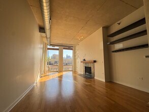 720 N Larrabee St, Unit 720 N. Larrabee Unit 902 in Chicago, IL - Foto de edificio - Building Photo