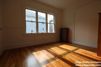 33 Claymoss Rd, Unit 1 in Boston, MA - Foto de edificio - Building Photo