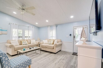 1224 Dustin Dr in Lady Lake, FL - Building Photo - Building Photo