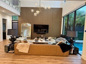 549 NE 10th Ave in Fort Lauderdale, FL - Building Photo - Building Photo
