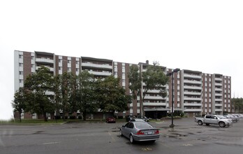 1660 Bloor St E in Mississauga, ON - Building Photo - Building Photo