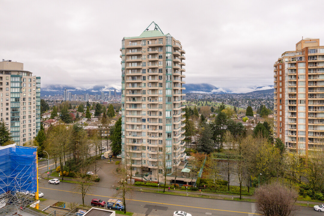 Crystal Place in Burnaby, BC - Building Photo