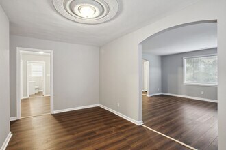 1104 W Victory Dr in Savannah, GA - Building Photo - Building Photo