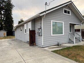9315 Hillside St in Oakland, CA - Foto de edificio - Building Photo
